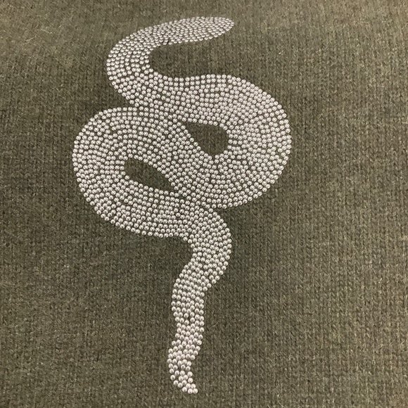 CAROLYN ROWAN OLIVE GREEN SNAKE EMBELLISHED CASHMERE KNIT CAPE SWEATER - Picture 5 of 5